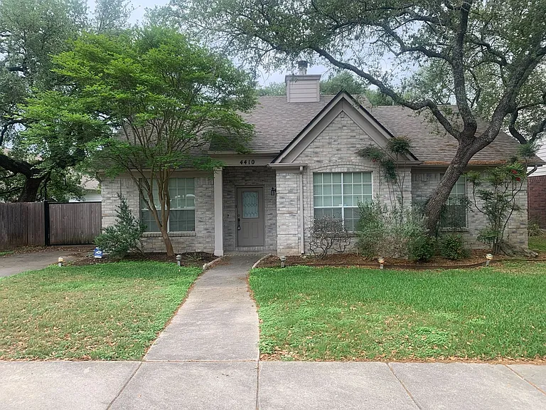 4410 Shavano Cross — Photo 1