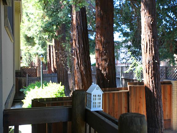 3rd image of 572 Los Olivos Dr