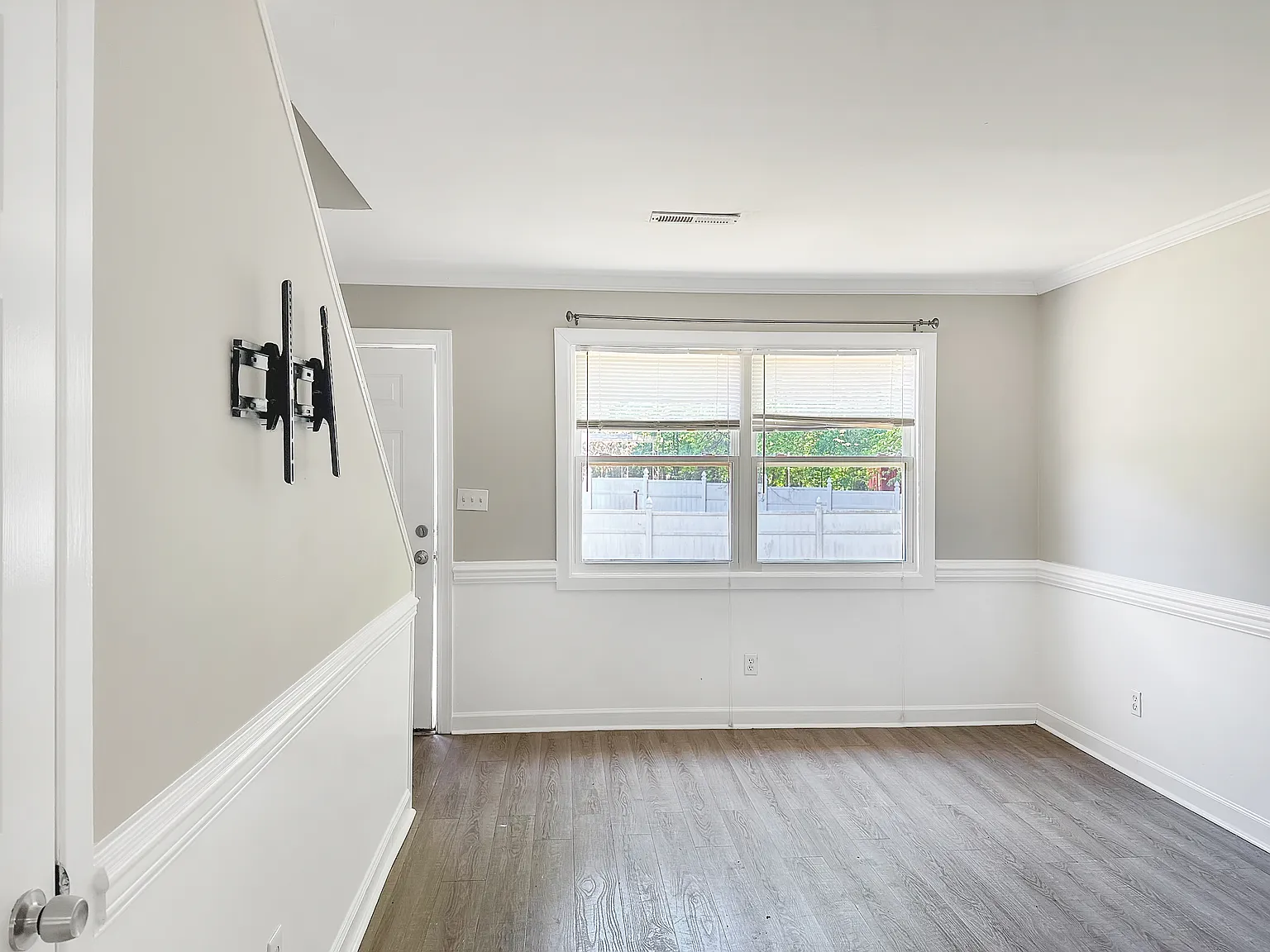 2 bed, $1,050 — Photo 4
