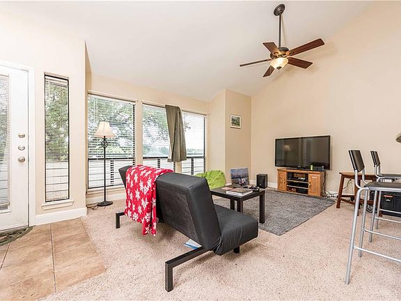 3rd image of 2612 San Pedro St APT 220