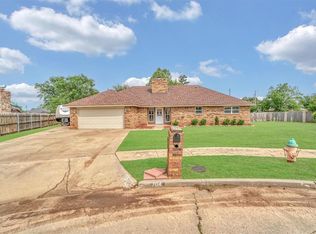 704 Canterbury Blvd, Altus, OK 73521