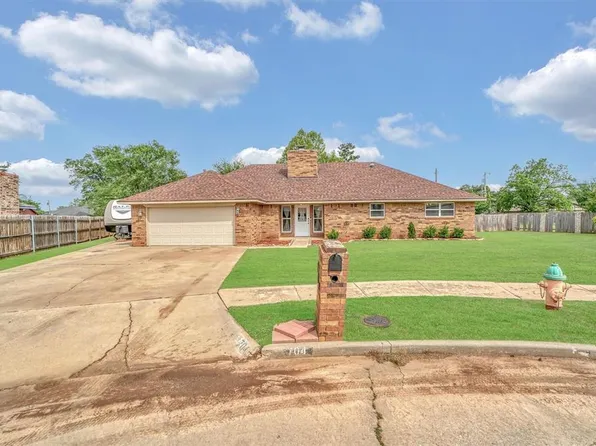 704 Canterbury Blvd, Altus, OK 73521