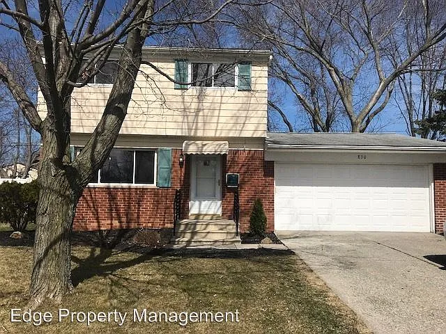 830 Salem Ave photo 1