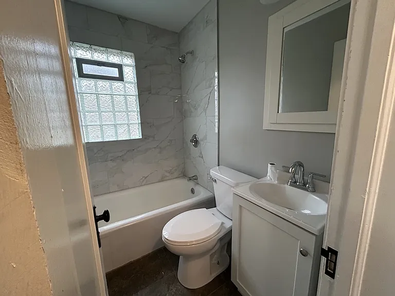 2022 Kentucky St — Photo 12