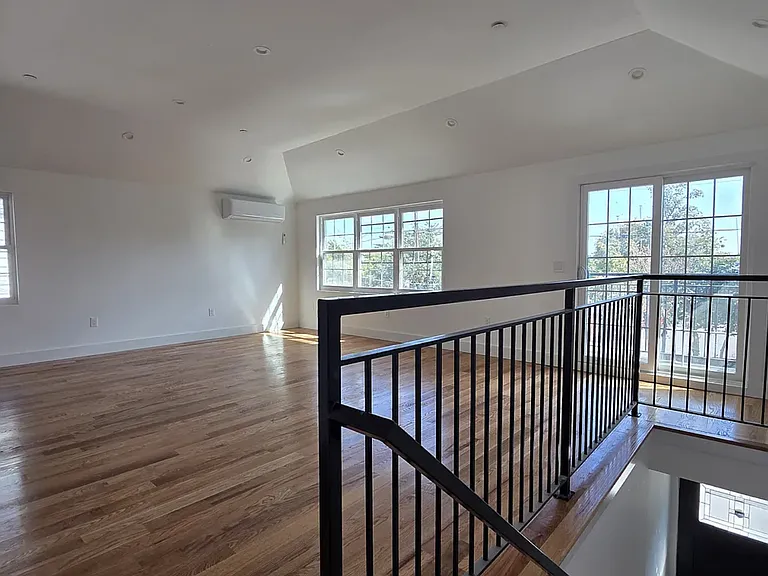 119 Rochelle St #2 — Photo 10