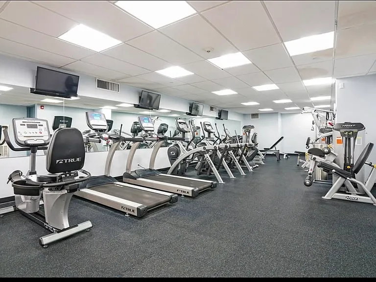 35 N Chatsworth Ave #1M — Photo 3