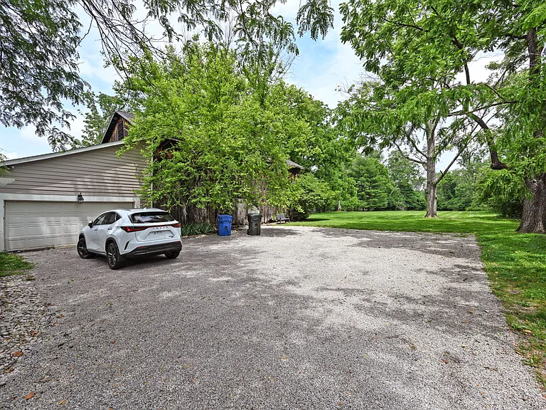 6900 Drake Rd — Photo 40