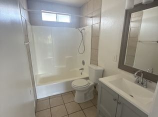1402 E 19th St #D, Bakersfield, CA 93305