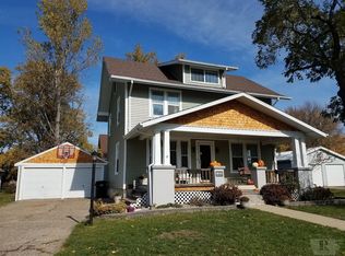 104 E Dewey St, Danville, IA 52623