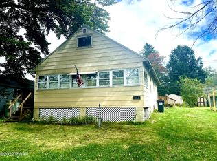 212 Cedar Ln, Greentown, PA 18426