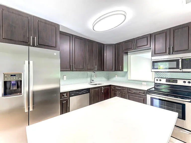 660 Coventry St #6 — Photo 11
