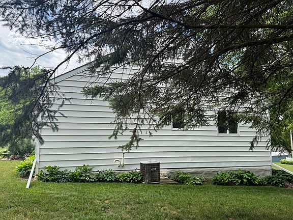 5th image of 202 Ann St