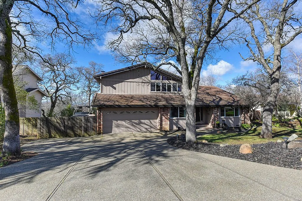 3398 Ridgeview Dr photo 1