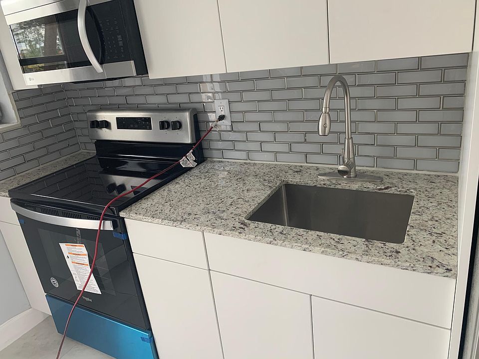 New Kitchen with backsplash and granite