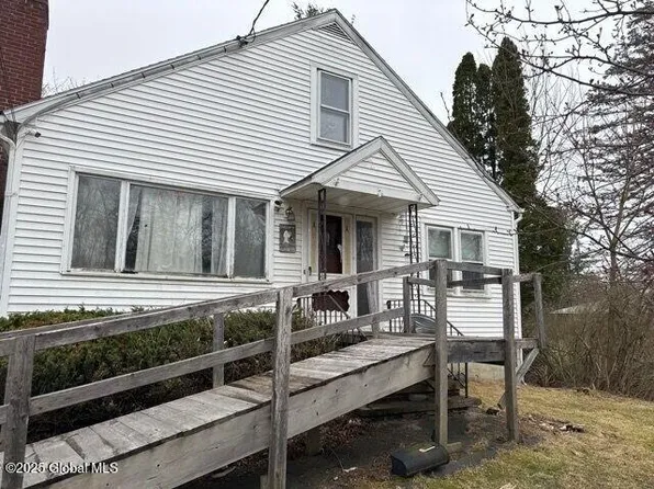 25 Glenmore Road, Troy, NY 12180