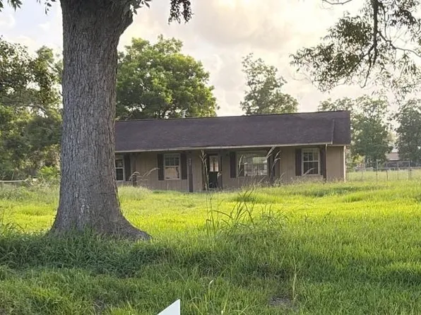 412 Durazno Rd, Jones Creek, TX 77541