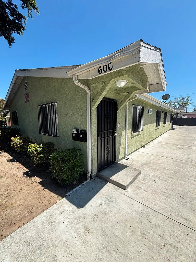3 bed, 1798 sqft, $3,500 — Photo 2