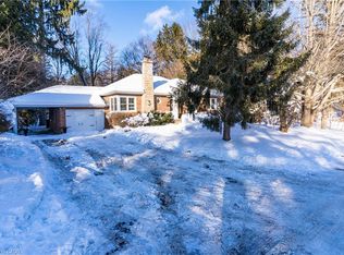 3 Fallsview Rd, Hamilton, ON L9H5J7