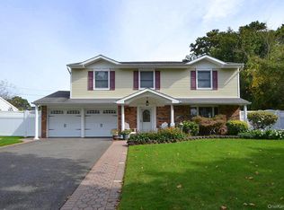 11 Barkley Ln, Nesconset, NY 11767