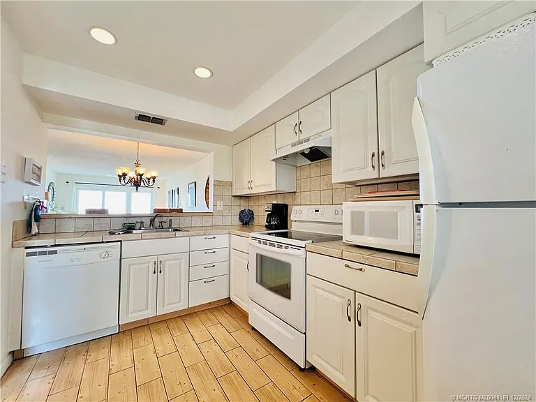 9400 S Ocean Dr #202 — Photo 6