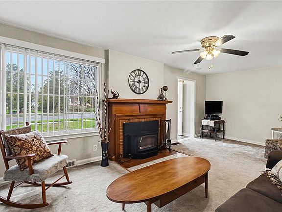 5th image of 622 Bonesteel St