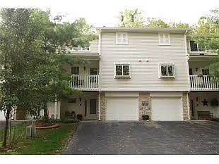 1127 Island Woods Dr photo 1