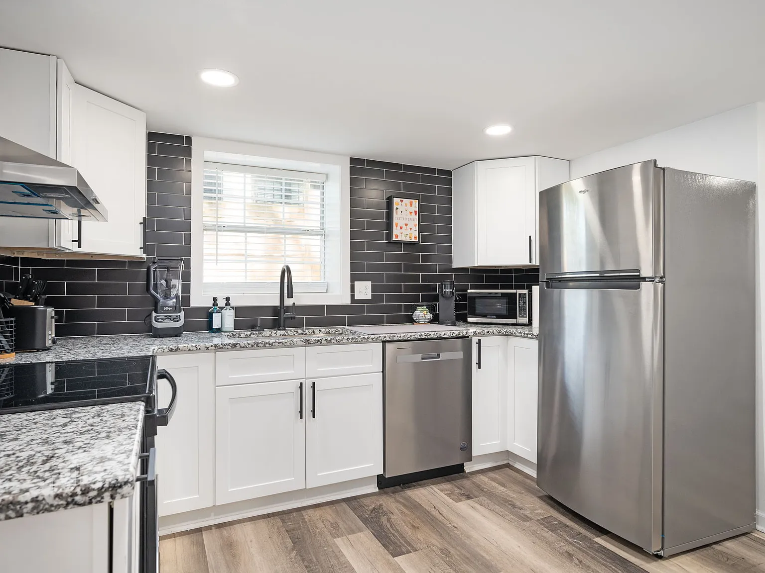 2 bed, 867 sqft, $1,575 — Photo 4