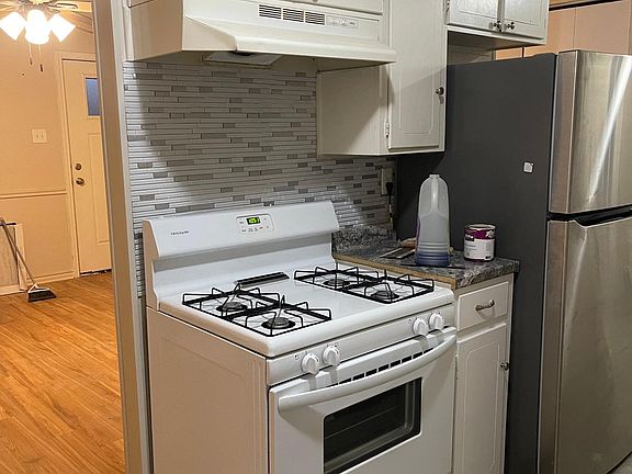 5th image of 311 Hall St