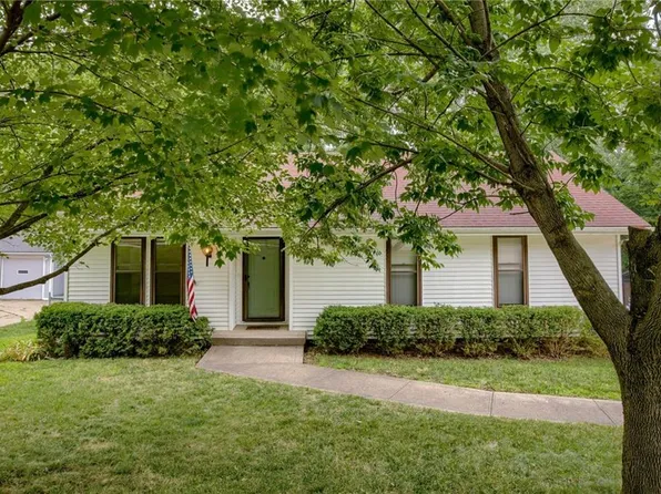 6004 N Broadway St, Kansas City, MO 64118