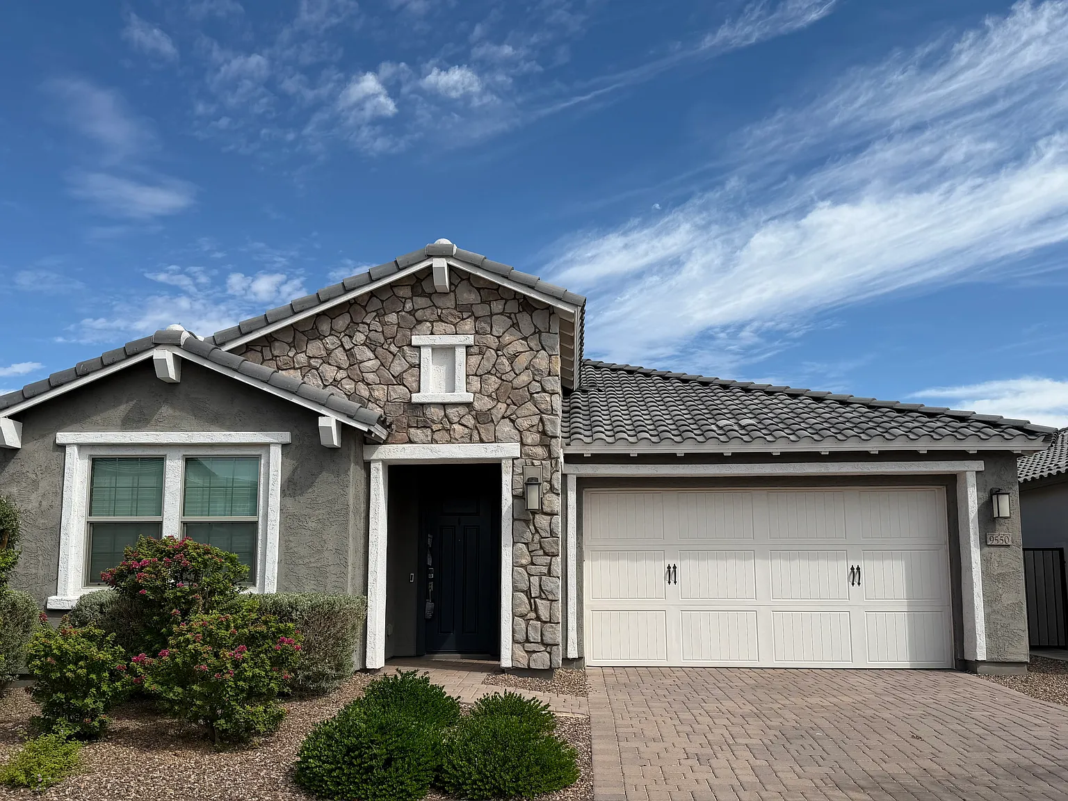 4 bed, 2493 sqft, $2,998 — Photo 2