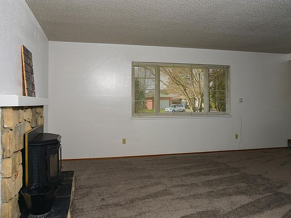 5th image of 2501 Queenwood Dr