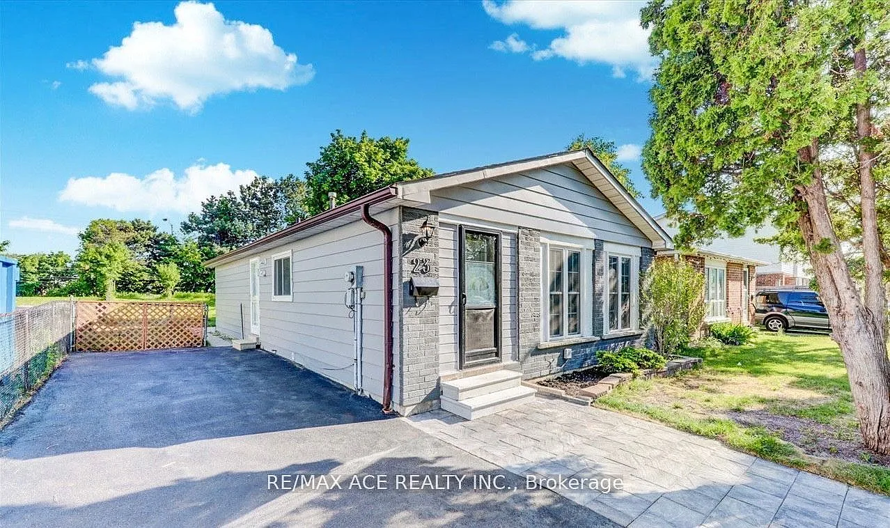 4 bed, $2,300 — Photo 1