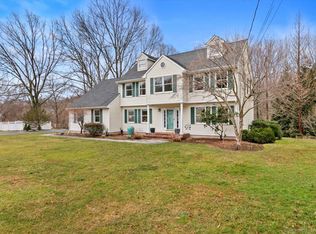 87 Dunbar Ln, Hamden, CT 06514