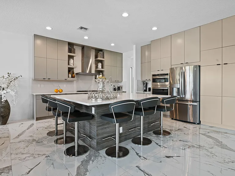 8599 Tower Bridge Ct — Photo 10