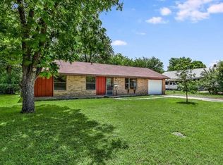 802 S Main St, Lockhart, TX 78644