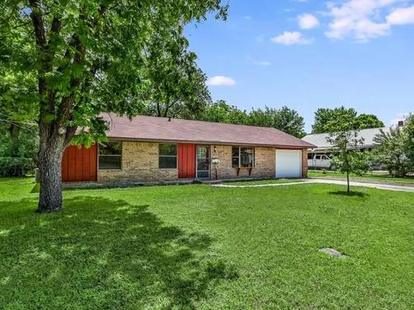 802 S Main St, Lockhart, TX 78644