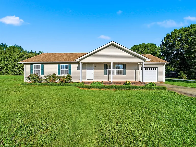 1602 County Home Rd — Photo 2