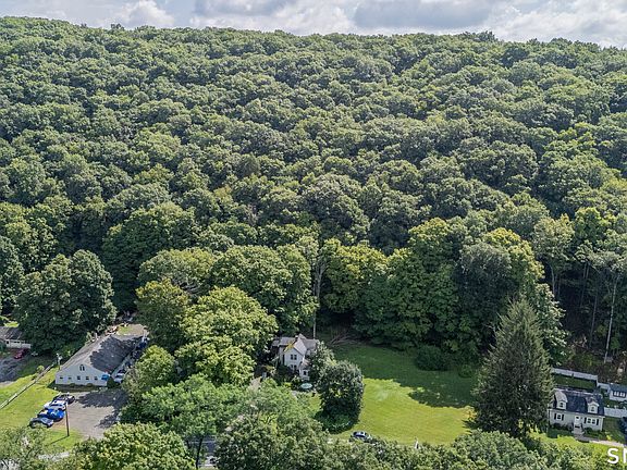 3rd image of 70 Bee Brook Road