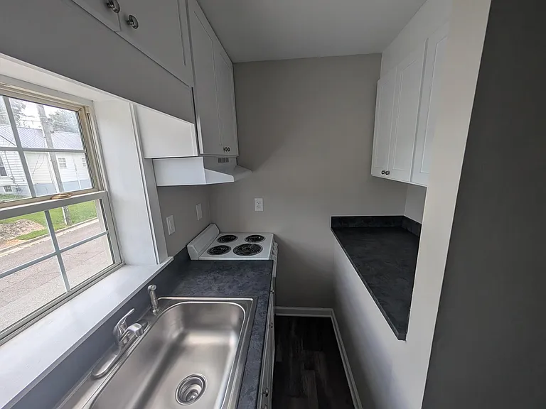 305 N 4th St #4 — Photo 4