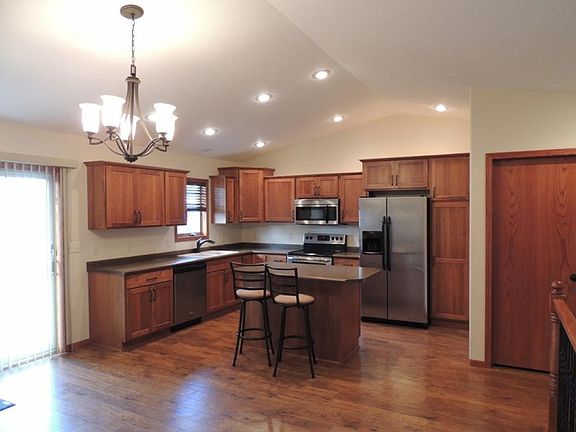 2nd image of 3301 Mulligan Dr