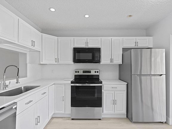 4th image of 350 Club Cir APT 208