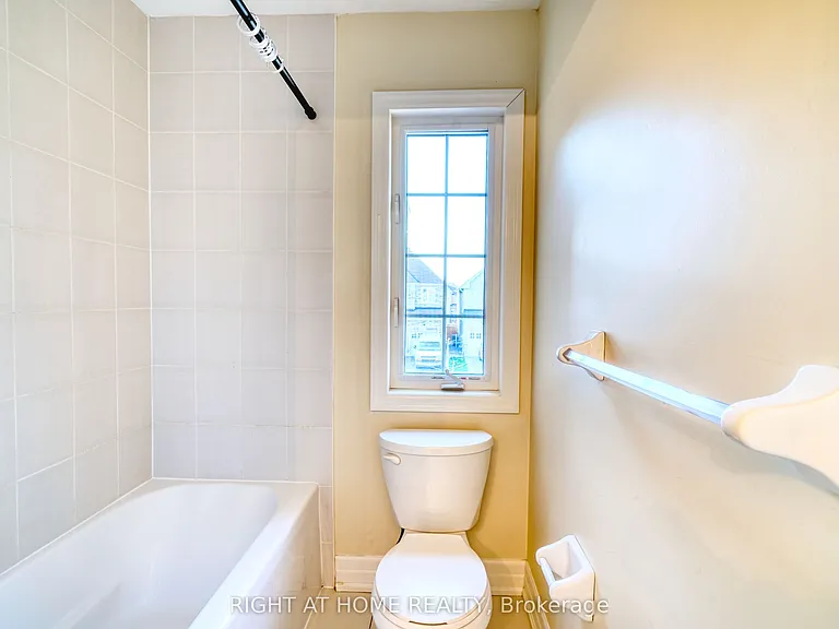 17 Mercury Ave — Photo 28