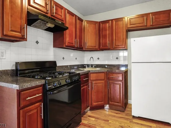 117 Parkview Ter #3, Newark, NJ 07112