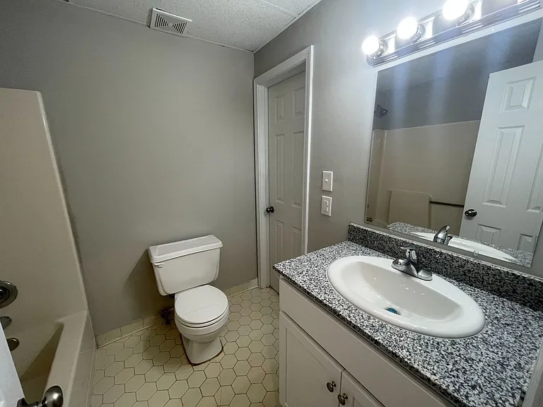 254 E Clayton Street — Photo 6