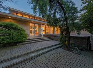 100 Mountain View Dr, Moreland hills, OH 44022