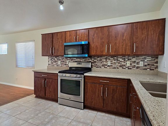 4th image of 5715 Crowbush Cove Pl