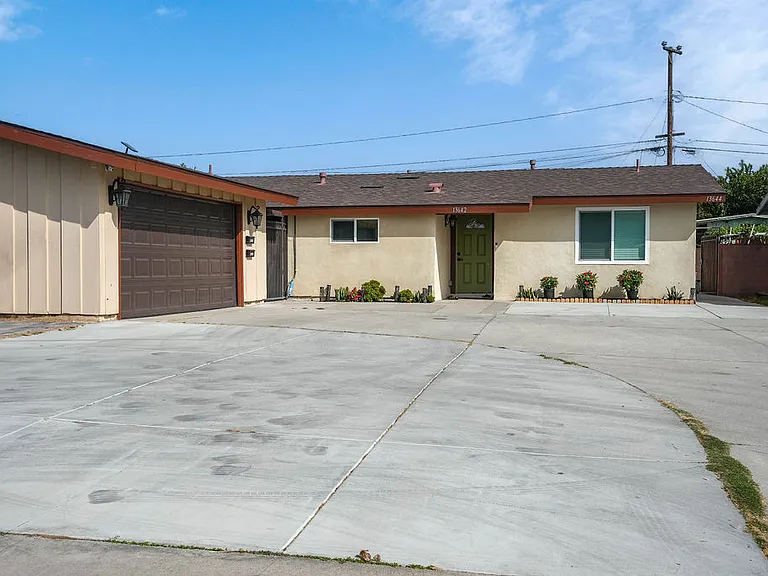 13644 Palomar St — Photo 33