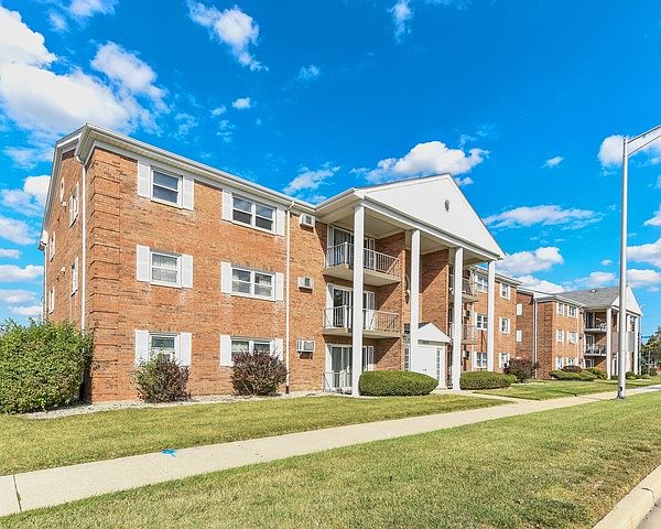 1st image of 4420 W 111th St #1C