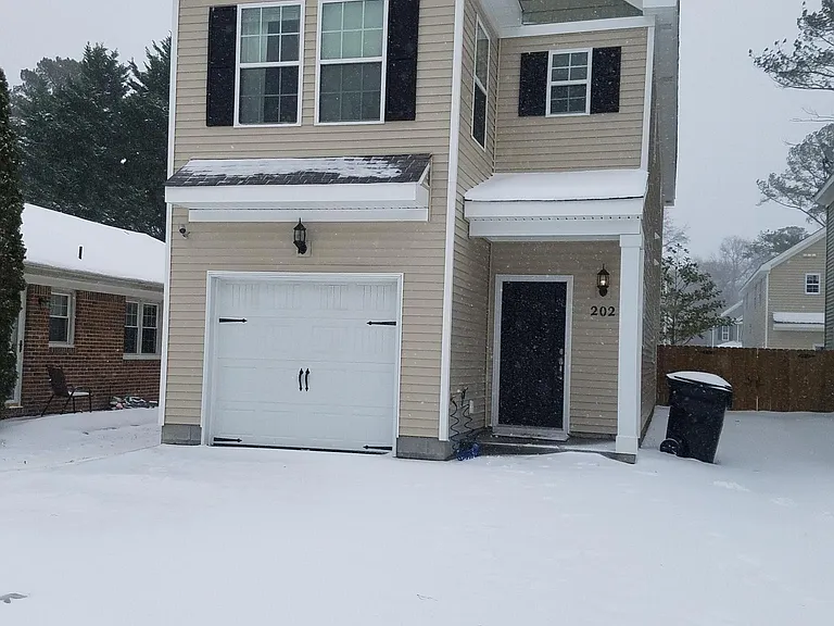 202 Thalia Rd — Photo 1