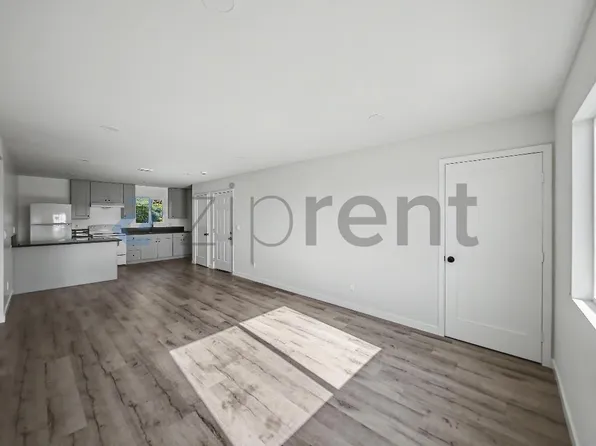 5844 1/2 Denver Ave, Los Angeles, CA 90044
